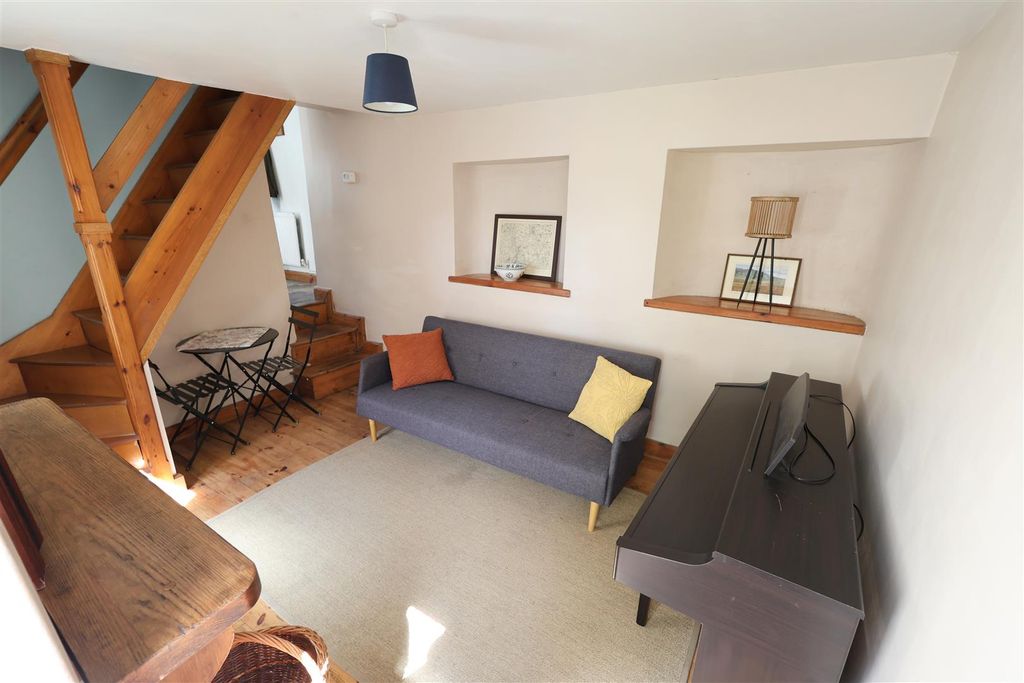 Property photo 3 of 23 Qc Lounge iii.Jpg