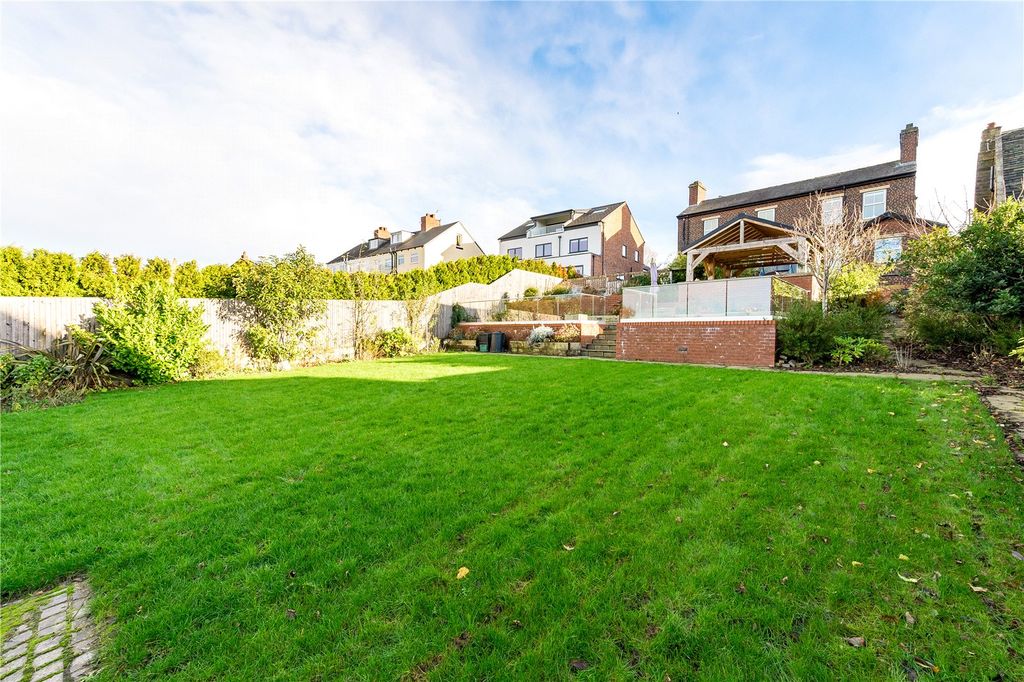 Property photo 2 of 29 Picture No. 27