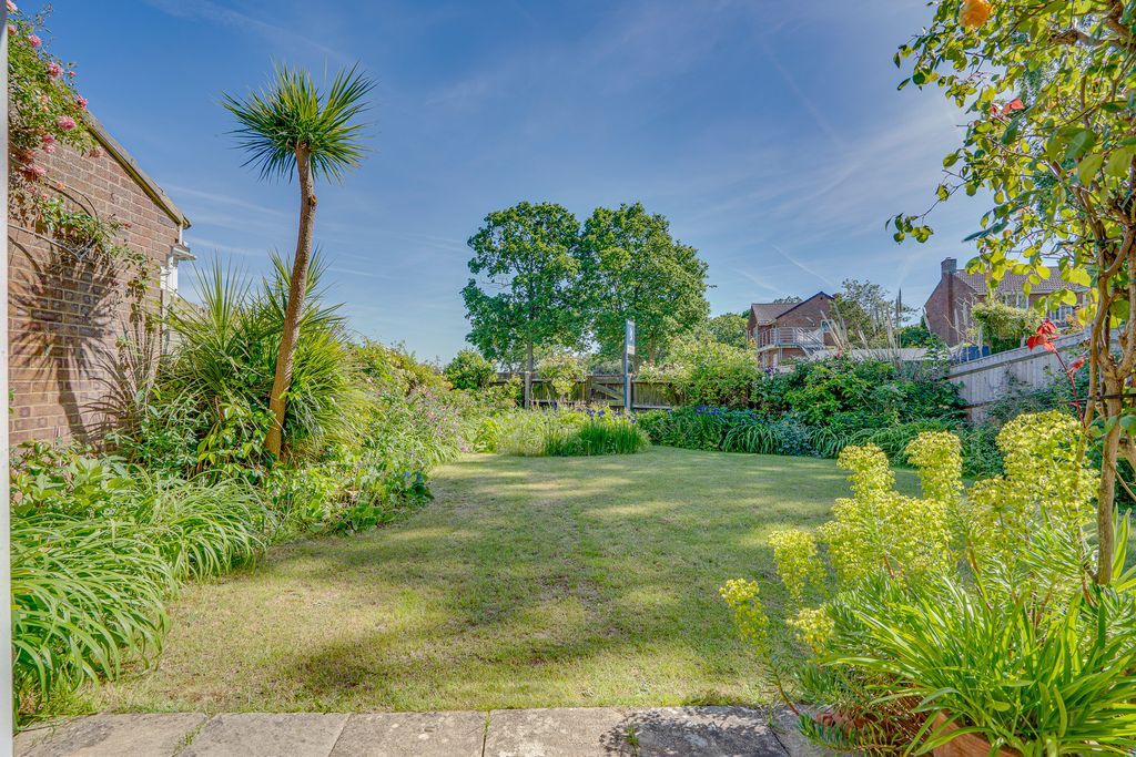 Property photo 3 of 18