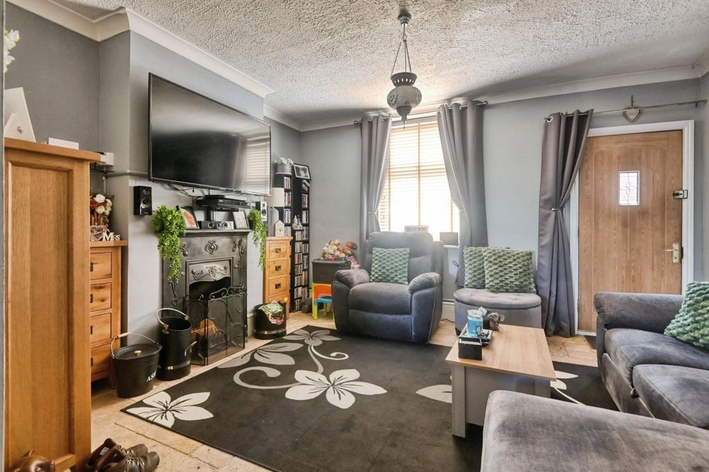 Property photo 2 of 17 42Alv4.Jpg