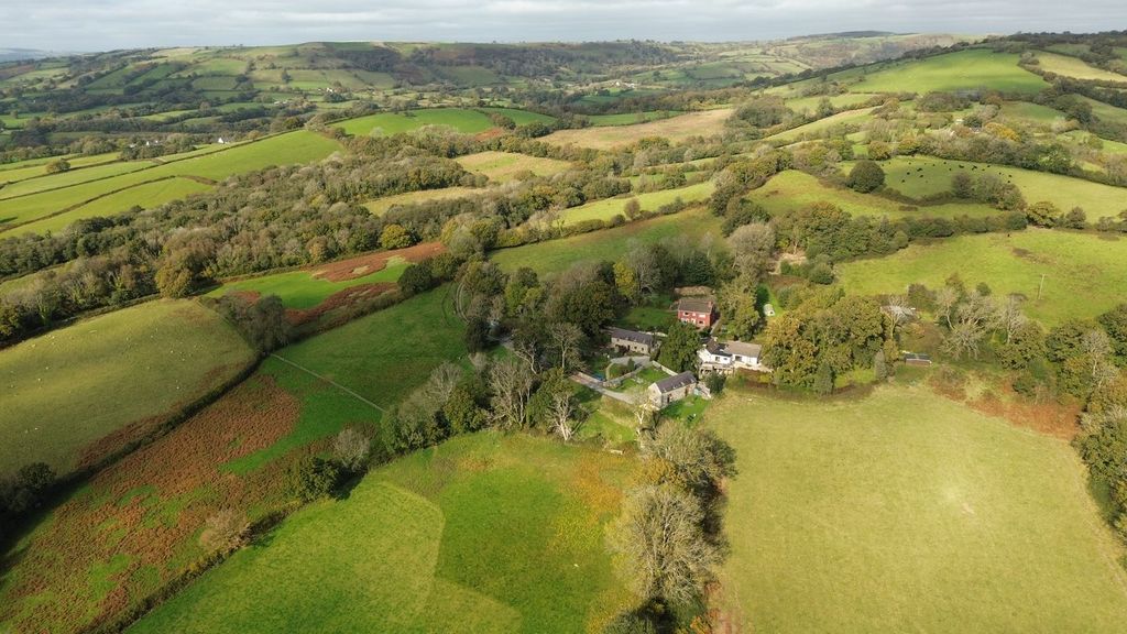 Property photo 2 of 40