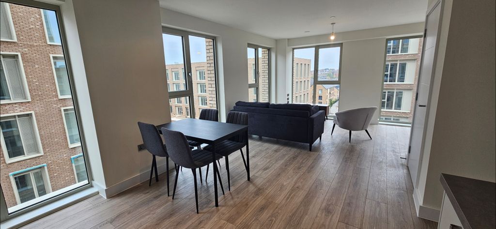 Property photo 2 of 27