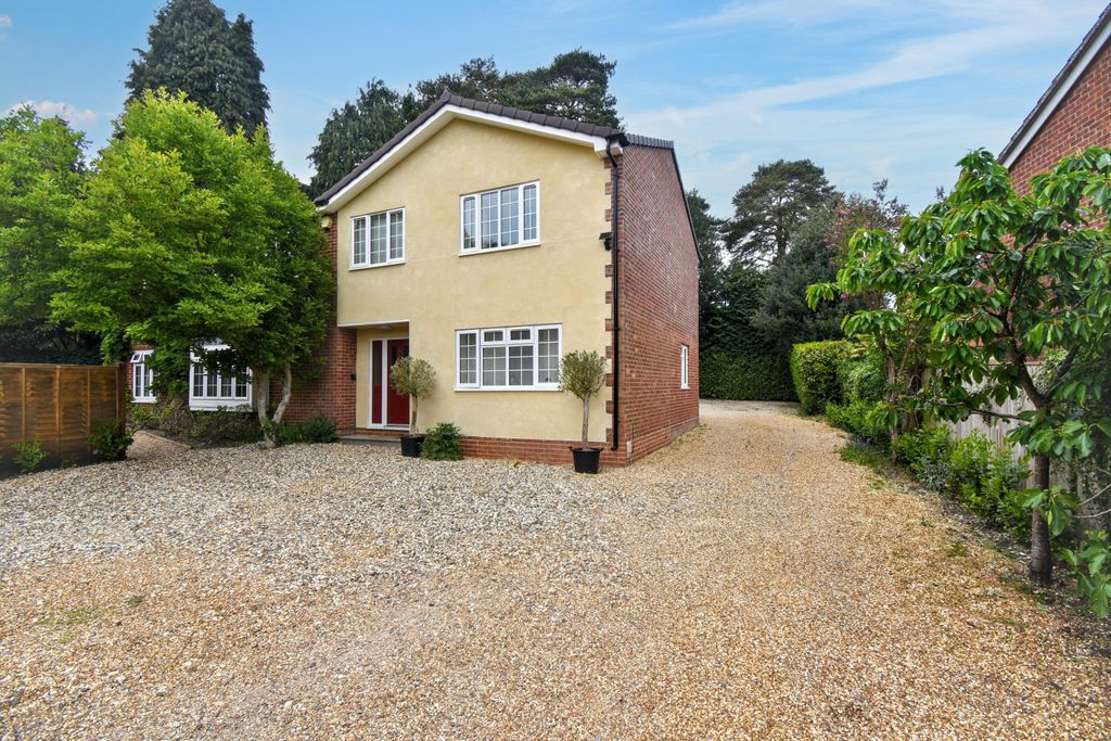 Property photo 1 of 19 5 Vicarage Gardens, Ascot, Sl5 9DX