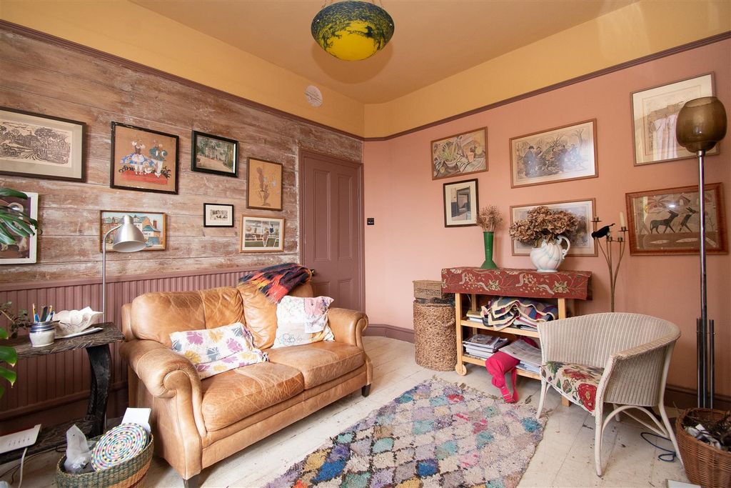 Property photo 3 of 20 Living Room