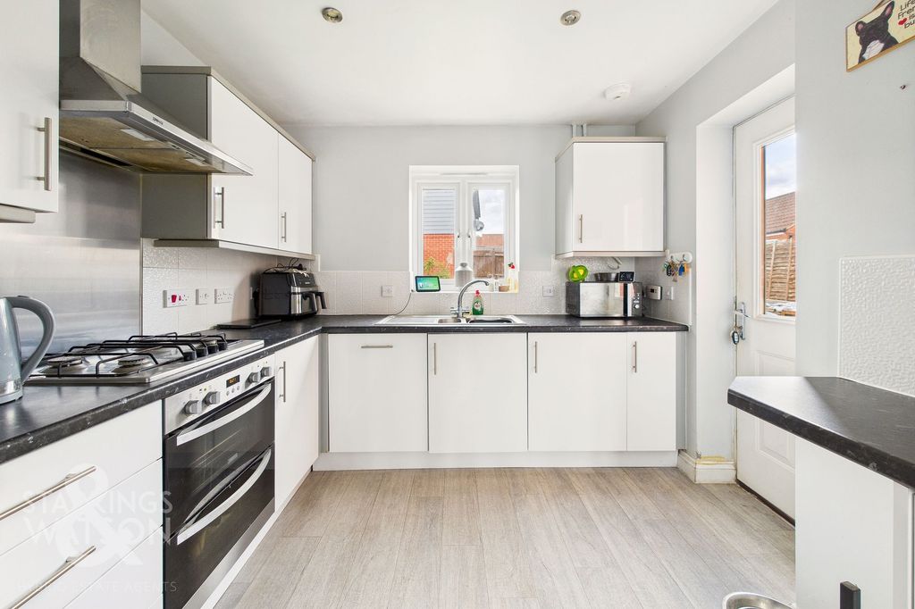 Property photo 2 of 21