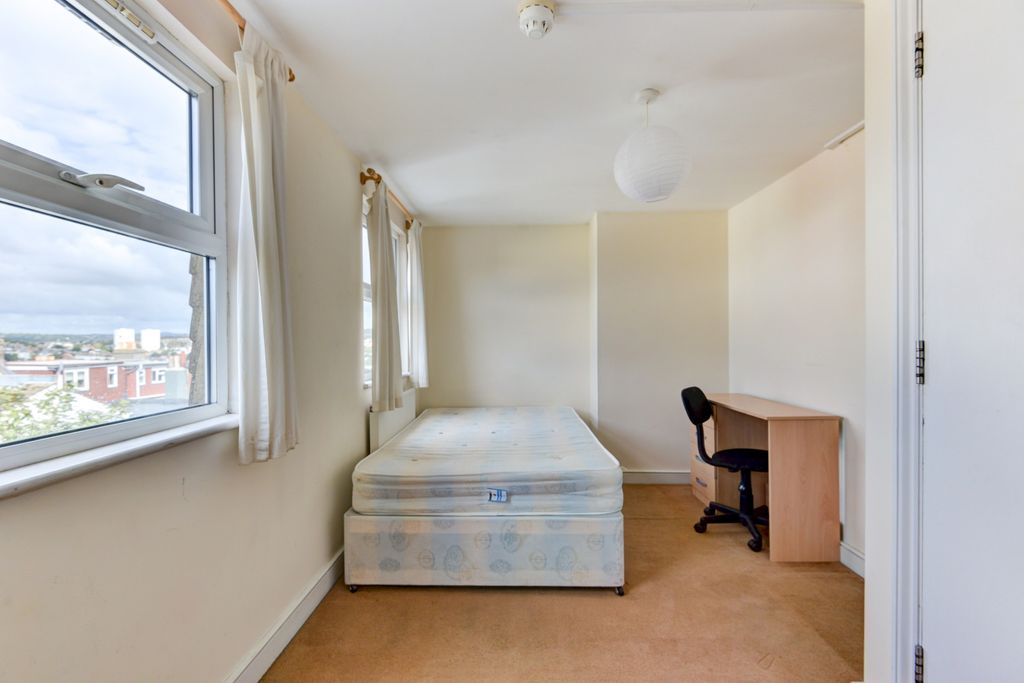 Property photo 2 of 15 A Tidy And Well-Lit Small Bedroom Featuring A Sing...
