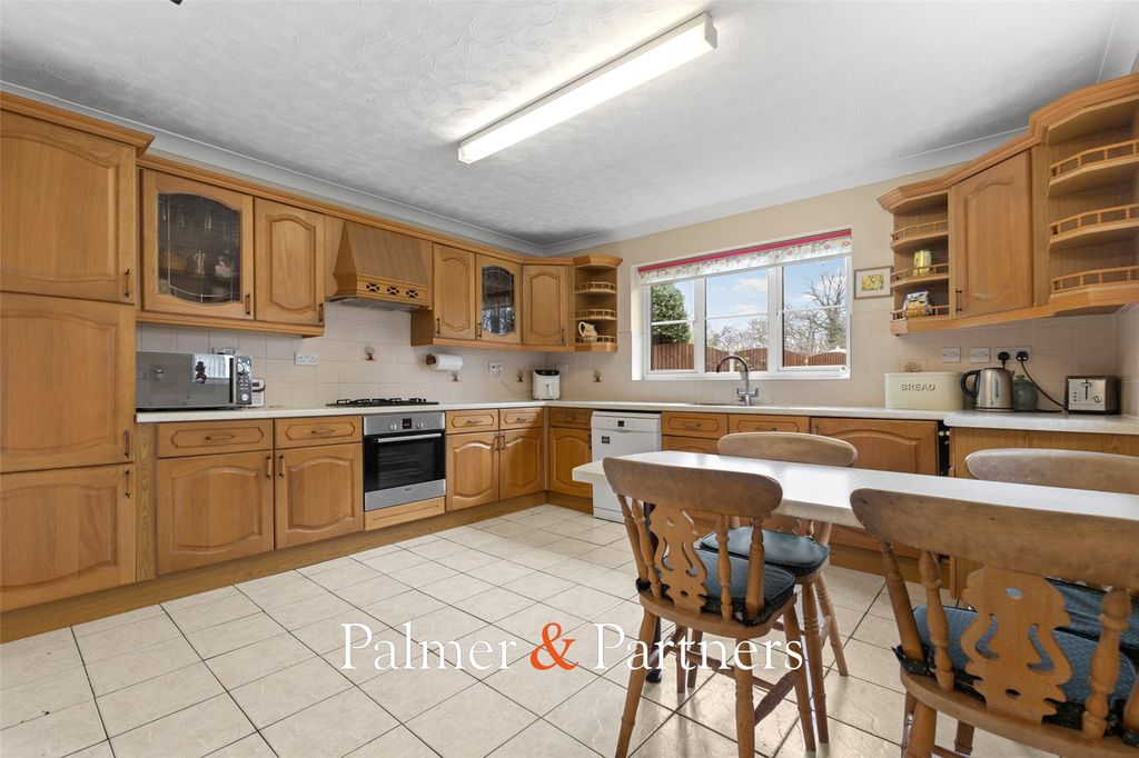 Property photo 2 of 27 Picture No. 11