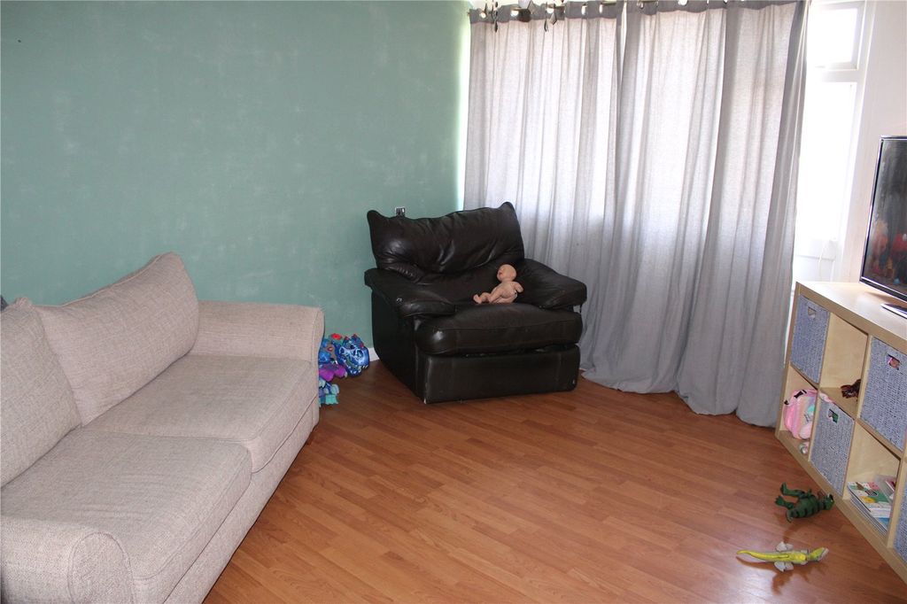 Property photo 3 of 9 Lounge