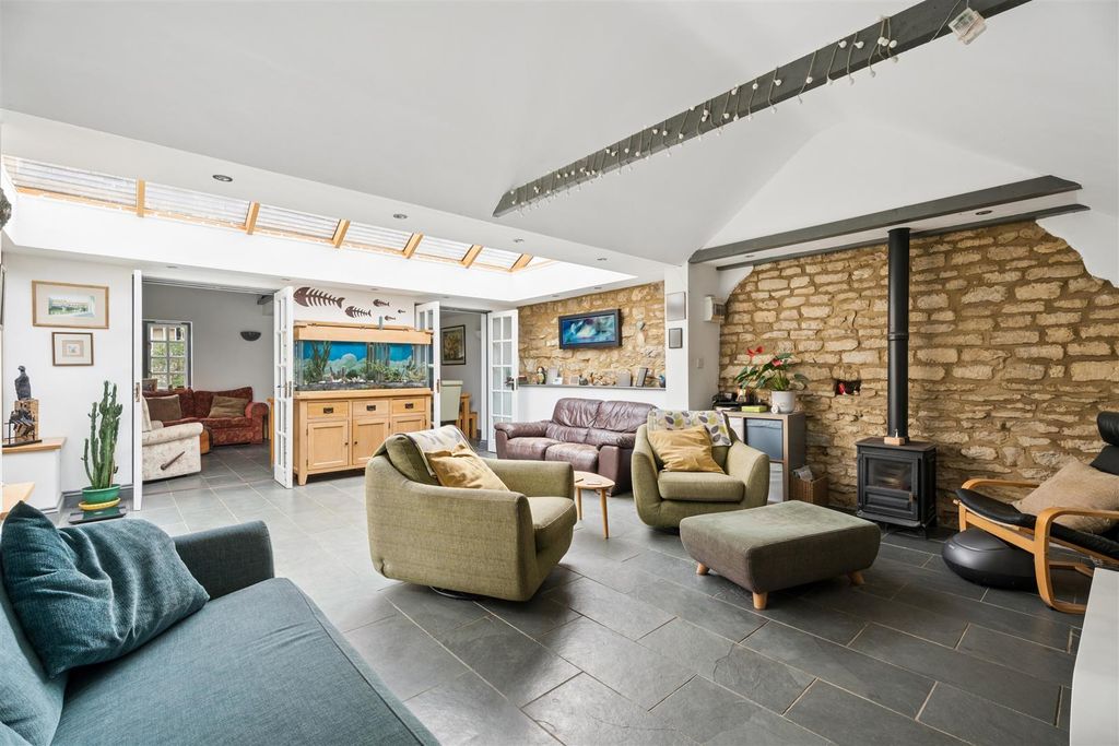 Property photo 3 of 24