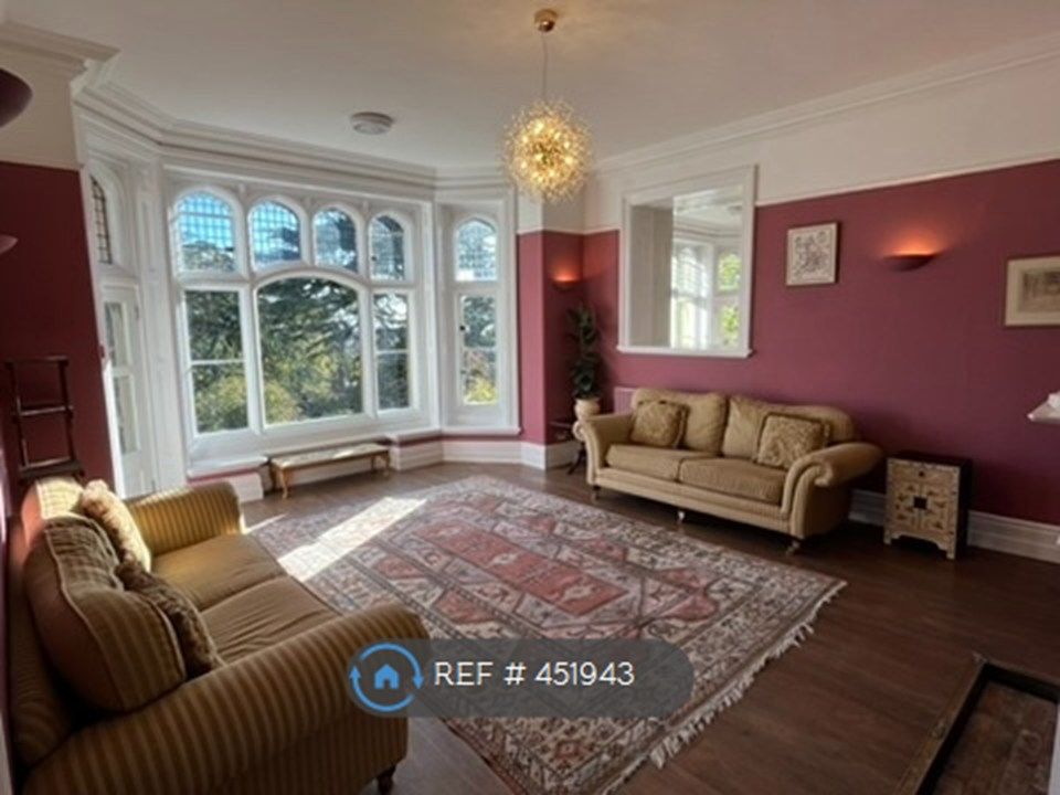 Property photo 3 of 19 Communal Sitting Room