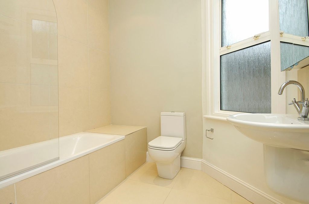 Property photo 3 of 8 Picture No. 16