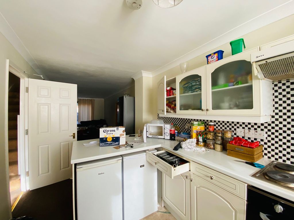 Property photo 3 of 19 Imported Image