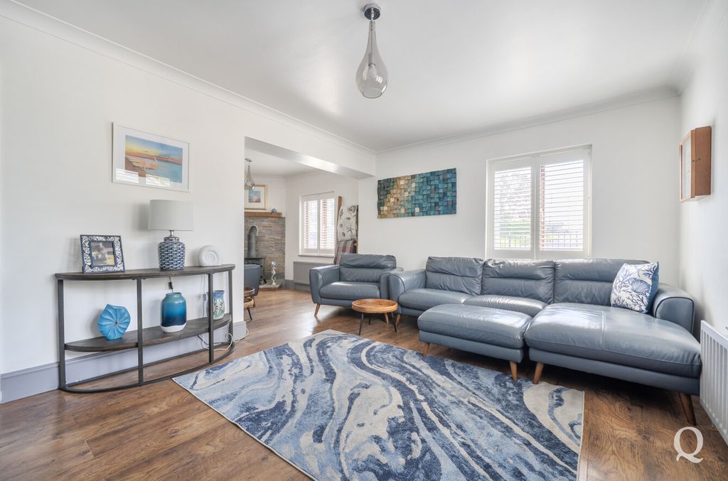 Property photo 2 of 47 2A600445-77F3-4cc...