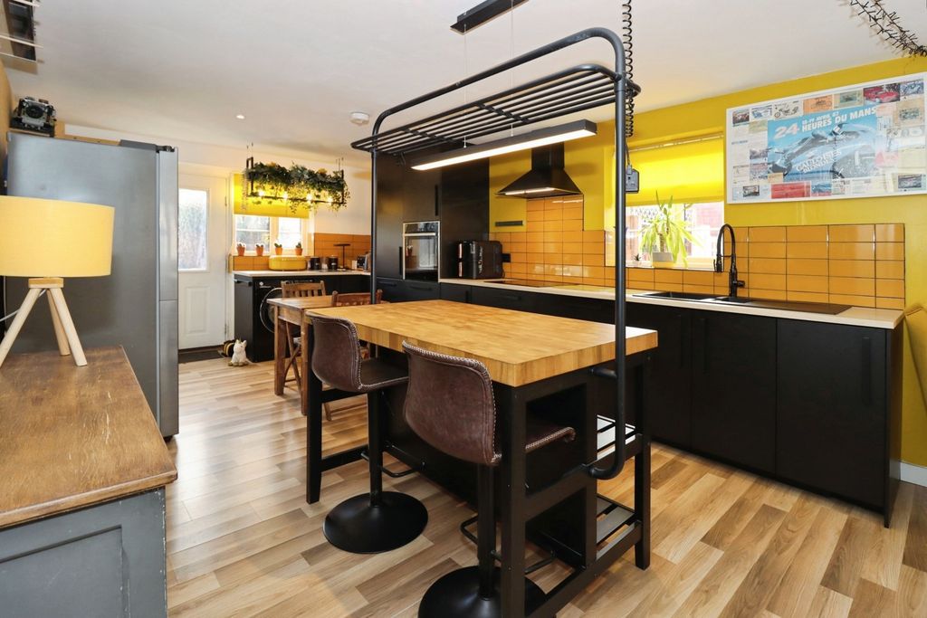 Property photo 2 of 17 Kitchen