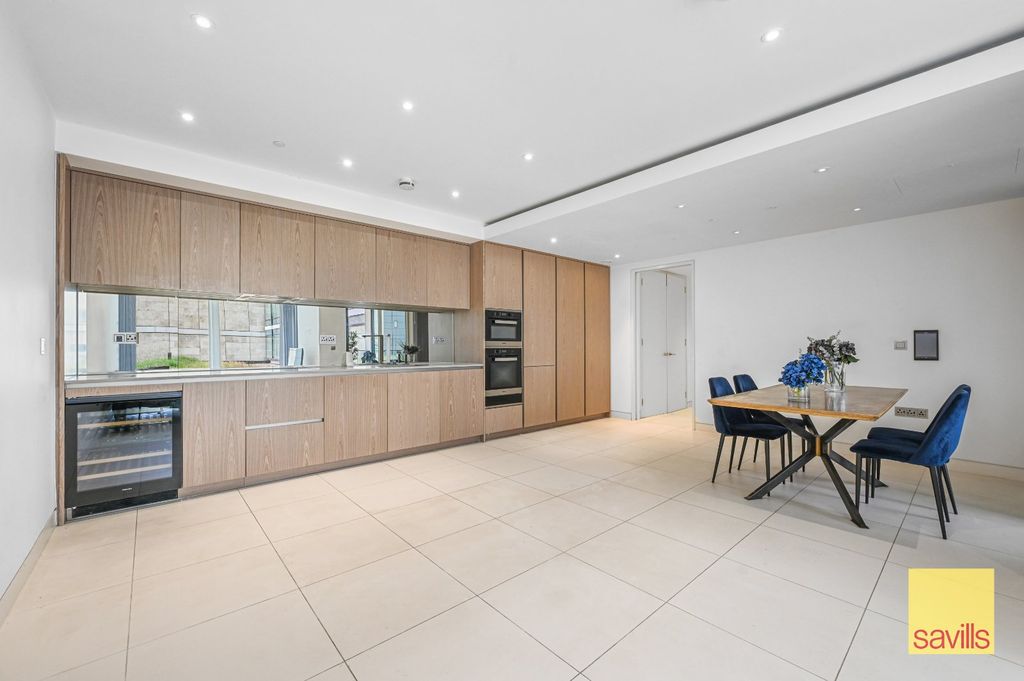 Property photo 2 of 21 Reception/Kitchen