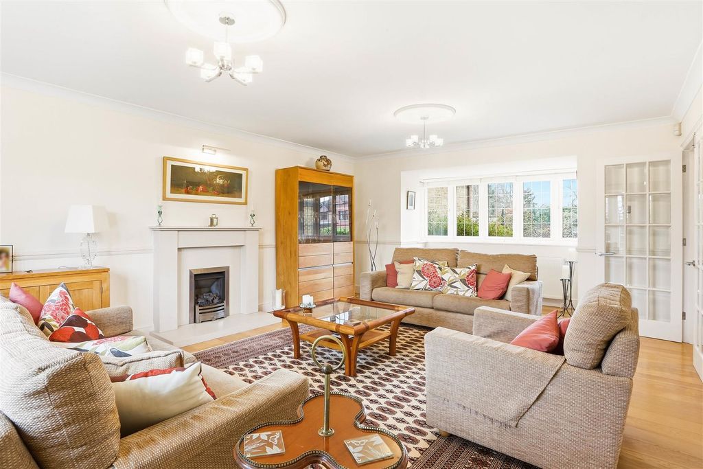 Property photo 3 of 34 1644404489 - 11.Jpg