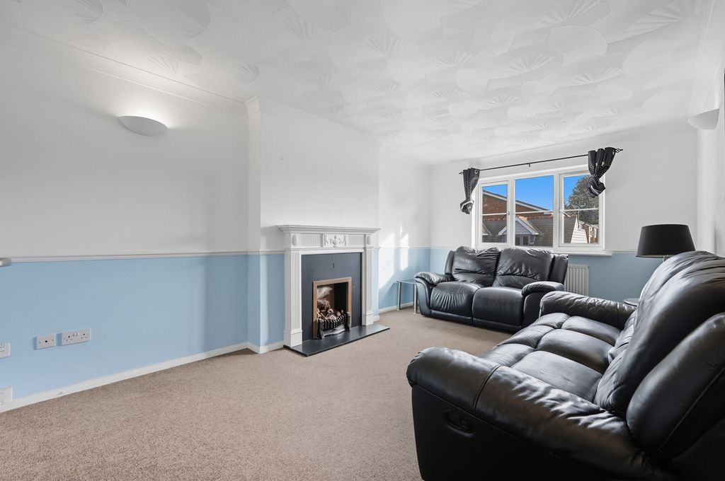 Property photo 2 of 20