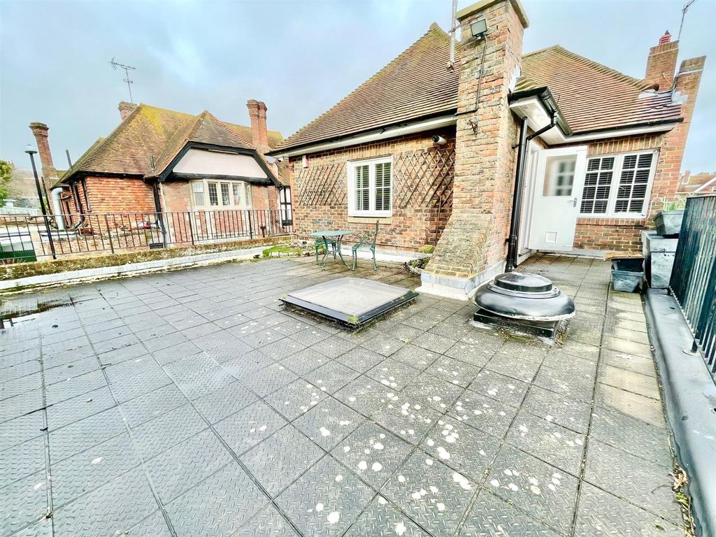 Property photo 2 of 18