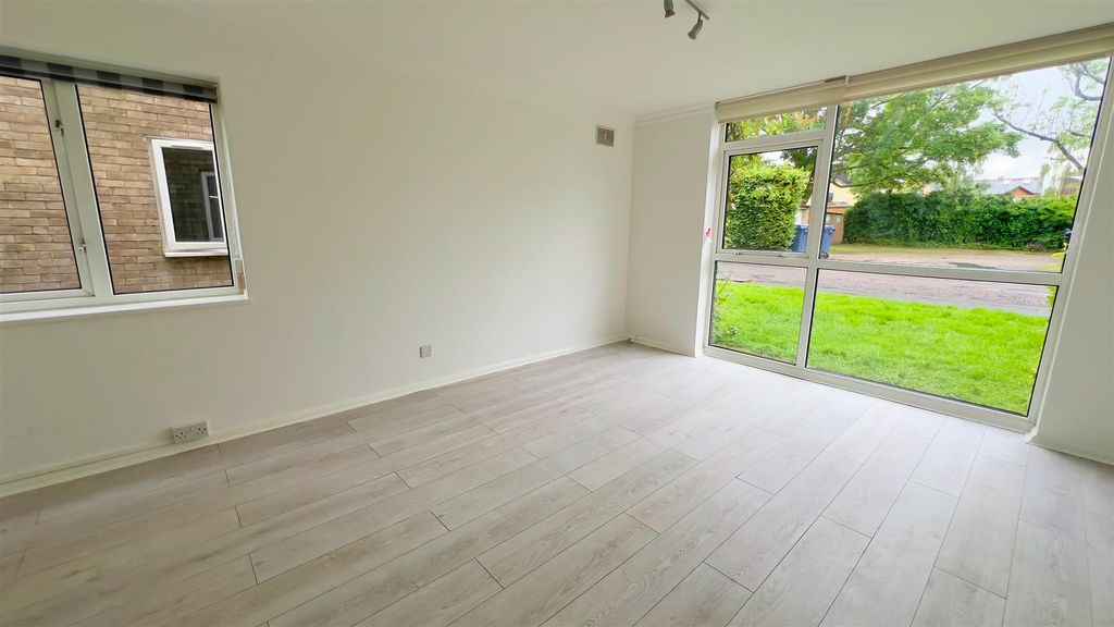 Property photo 2 of 7 Lounge.Jpg