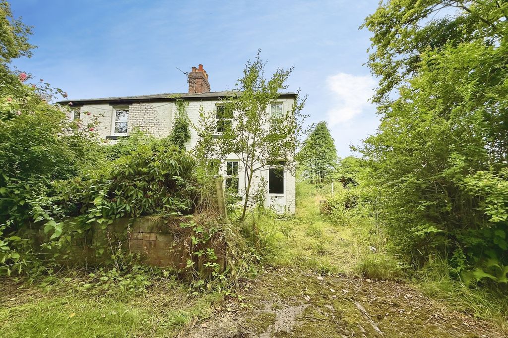 Property photo 1 of 17 External