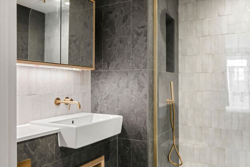 Property photo 2 of 11 Image