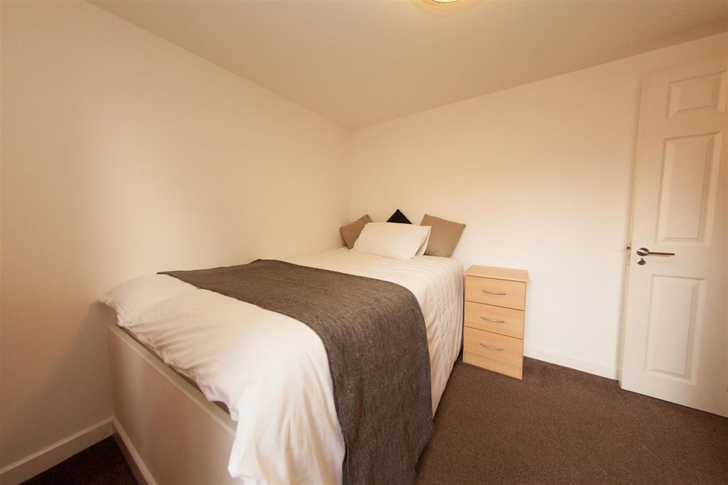 Property photo 3 of 8 139Bromrm5 (4).Jpg