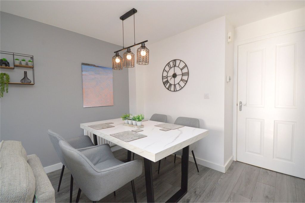 Property photo 3 of 20 Dining Area