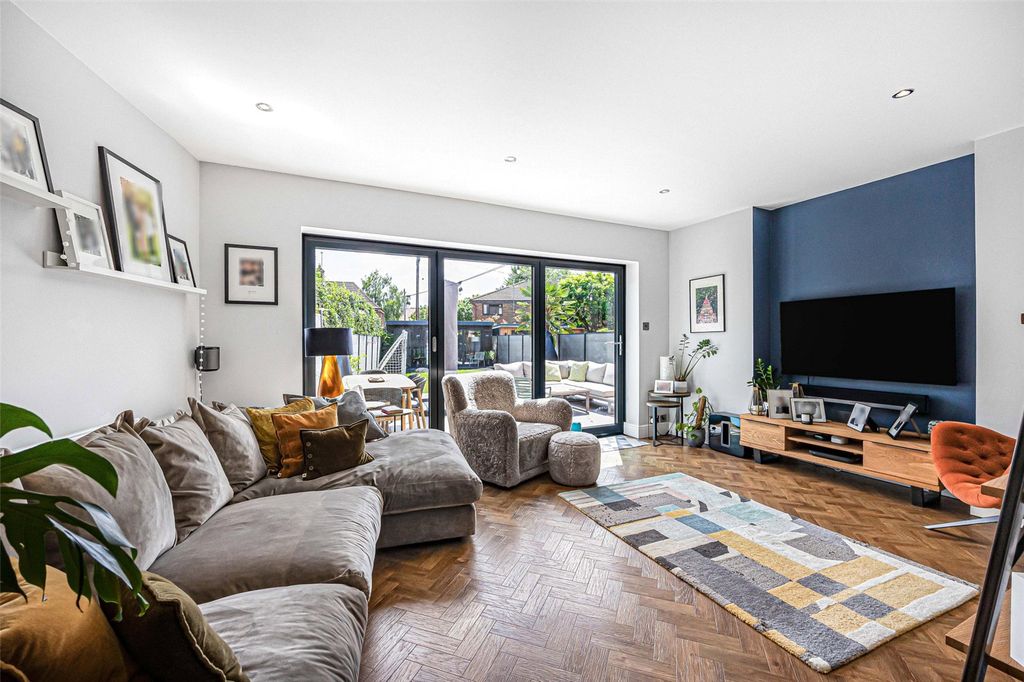 Property photo 2 of 17 Sitting Room