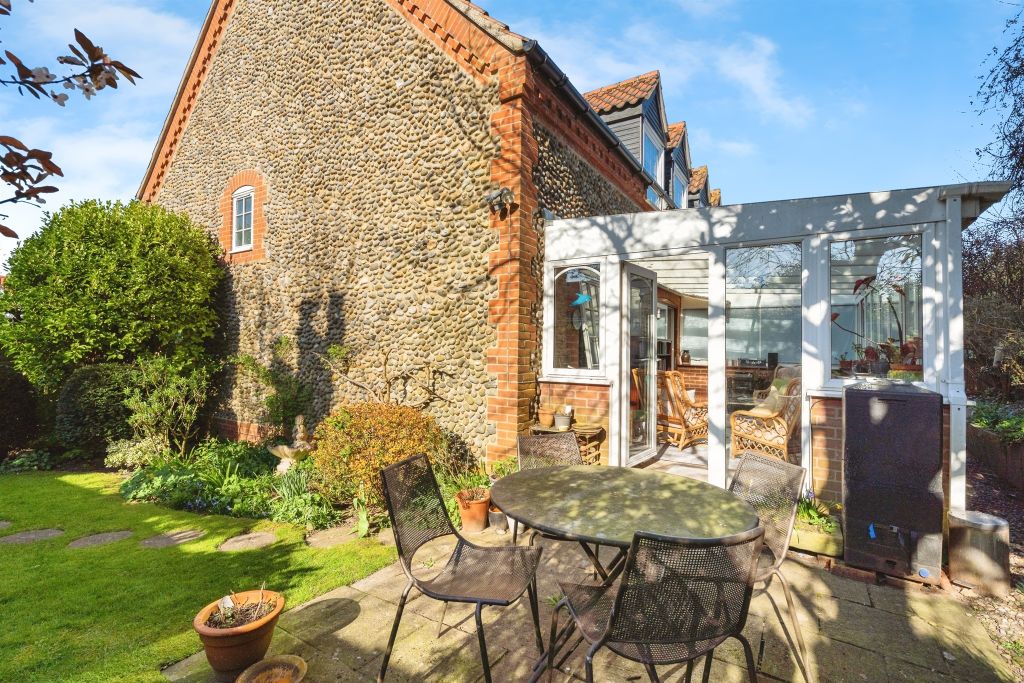 Property photo 3 of 11