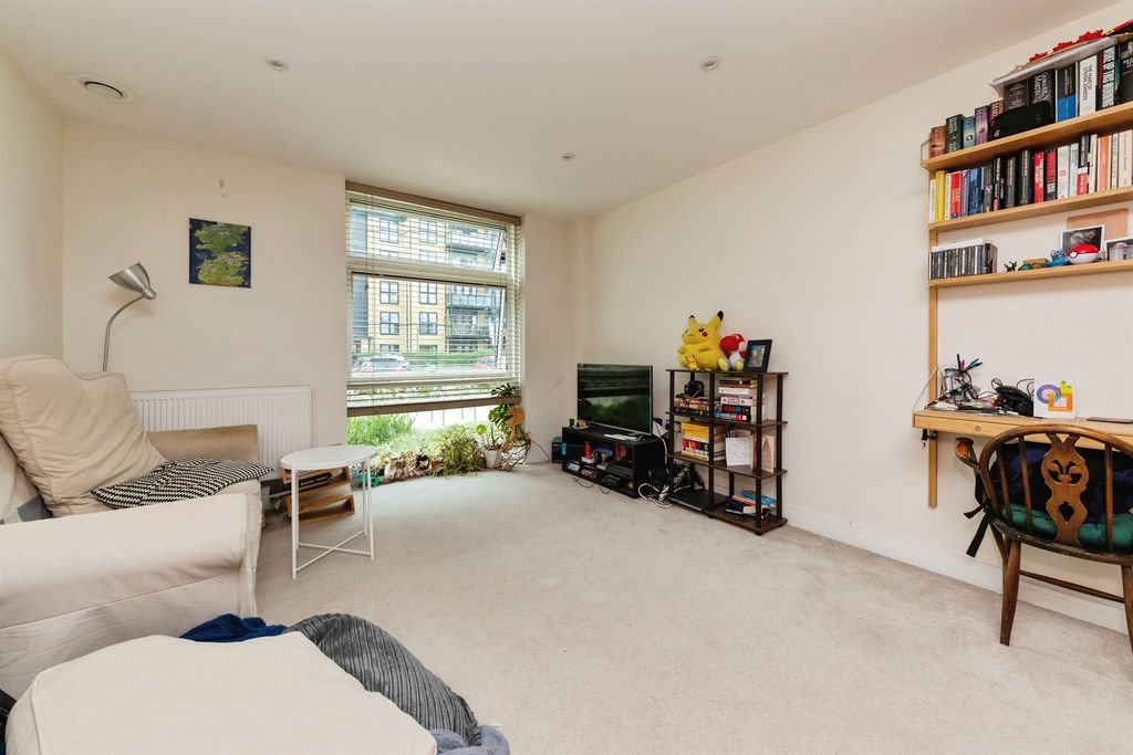 Property photo 3 of 17