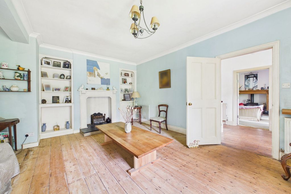 Property photo 2 of 24