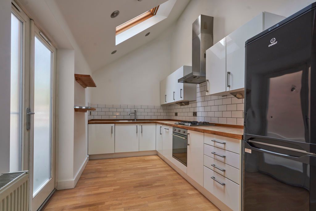 Property photo 2 of 10 Kitchen