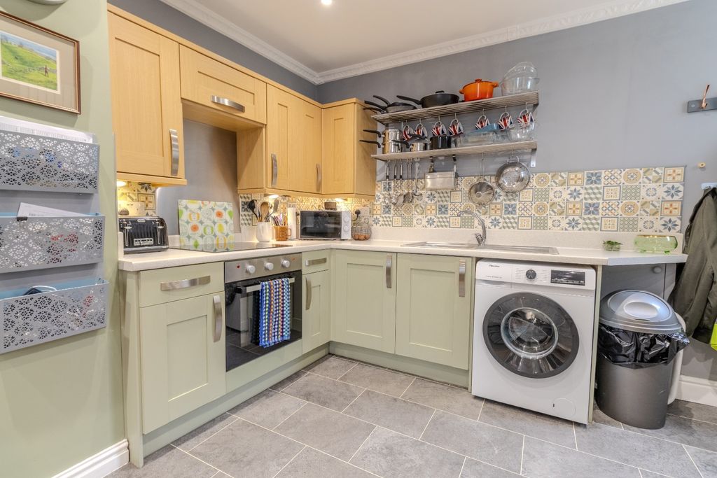 Property photo 3 of 13 5189764