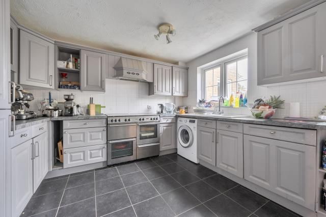 Property photo 2 of 19 Kitchen