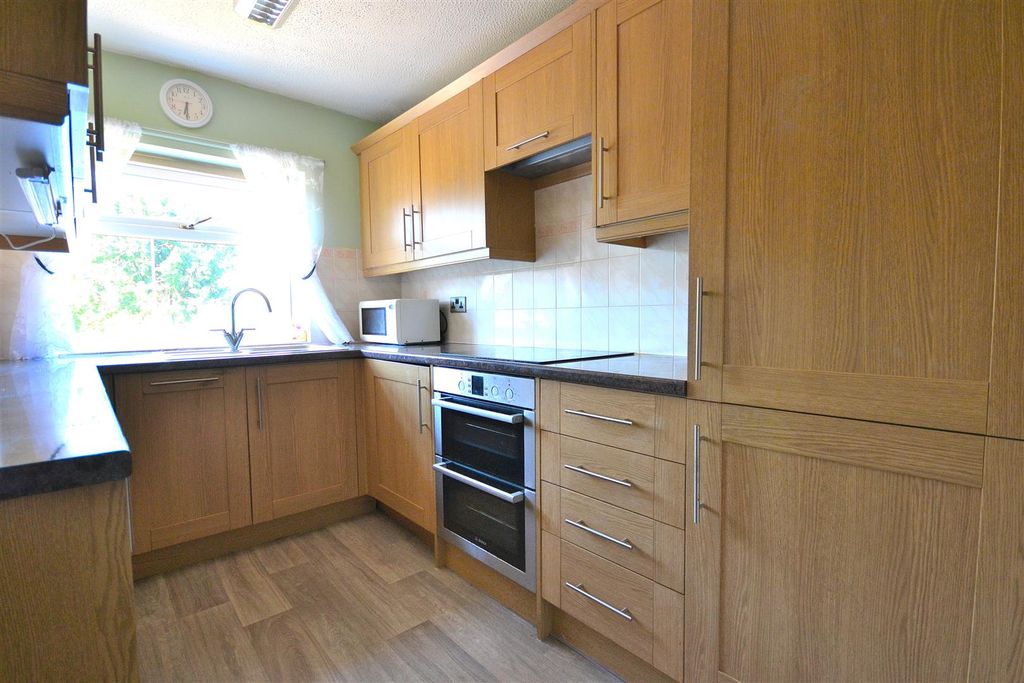 Property photo 2 of 12 Kitchen