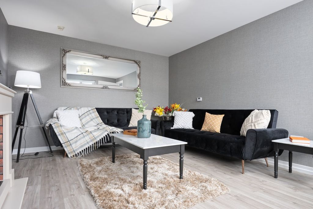 Property photo 3 of 32