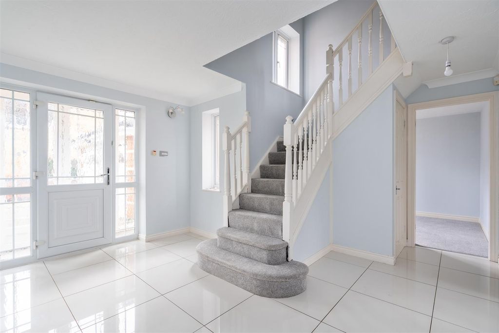 Property photo 3 of 17 25 Rothwell Drive_18.Jpg