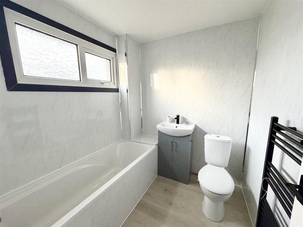 Property photo 2 of 8 Bathroom