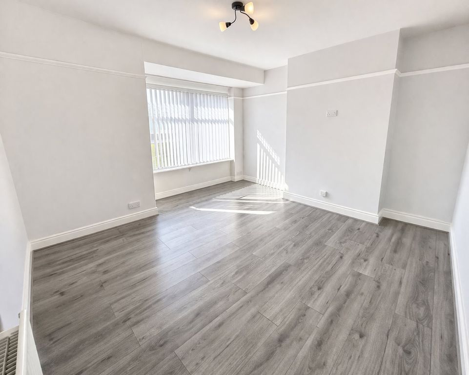 Property photo 1 of 6 Living Room