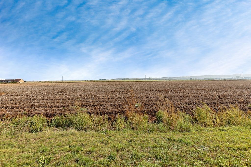 Property photo 3 of 17 Photo