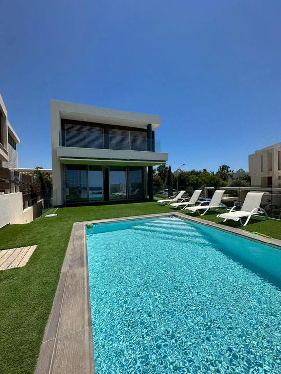 Property photo 2 of 21