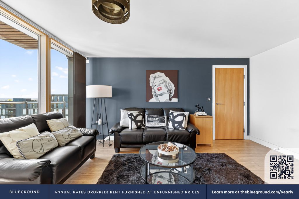 Property photo 3 of 40 Living Room