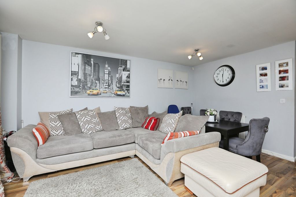 Property photo 3 of 18 Pbox-Img.Jpg