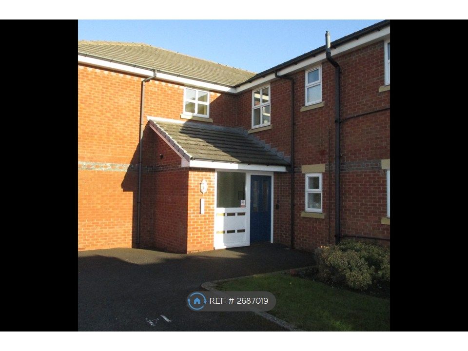 Property photo 2 of 15 Communal Entrance