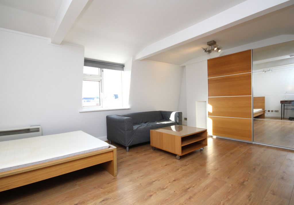 Property photo 1 of 6 Studio