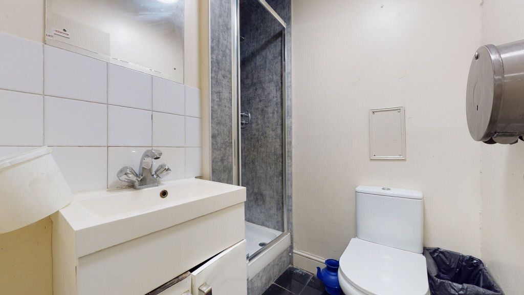 Property photo 3 of 10 Bathroom