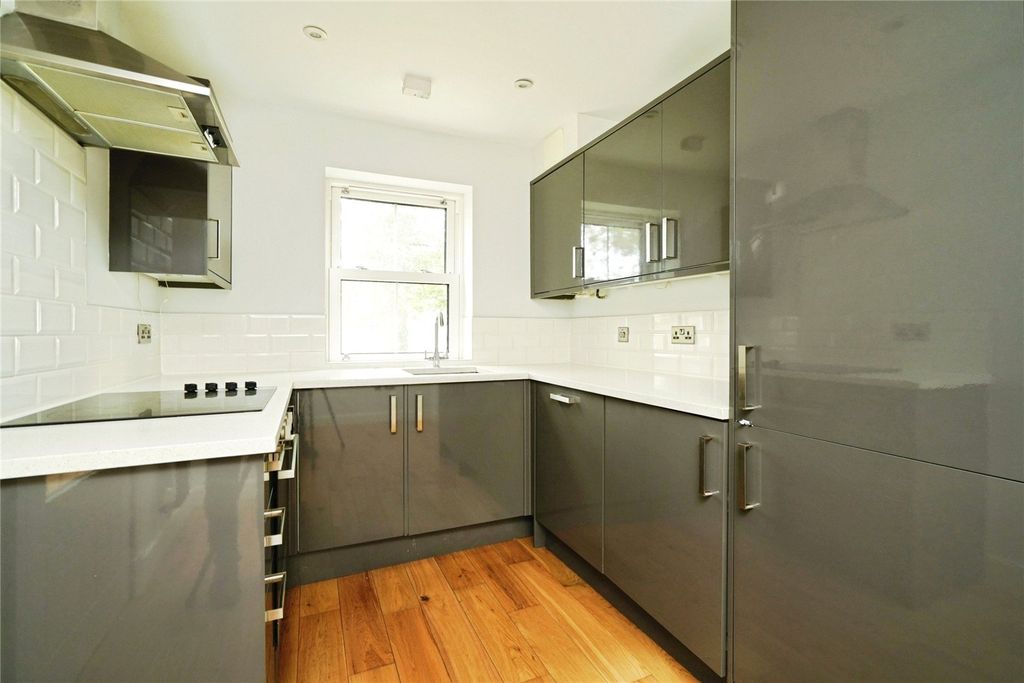 Property photo 2 of 12 Picture No. 44