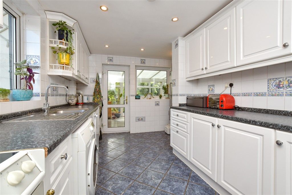 Property photo 3 of 18 Kitchen