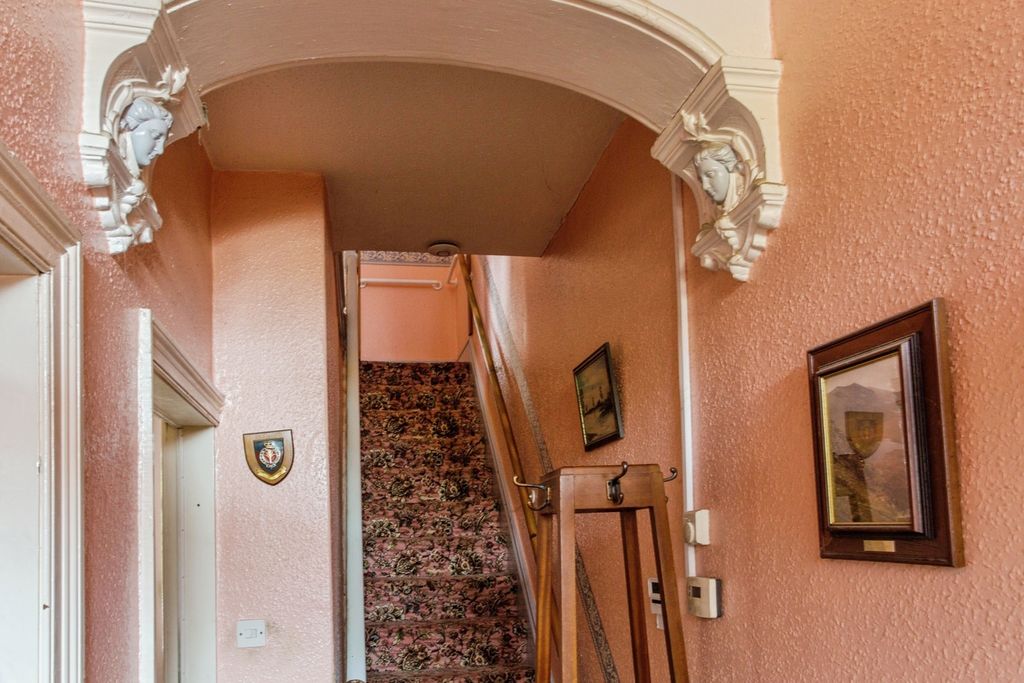 Property photo 2 of 16 Hallway