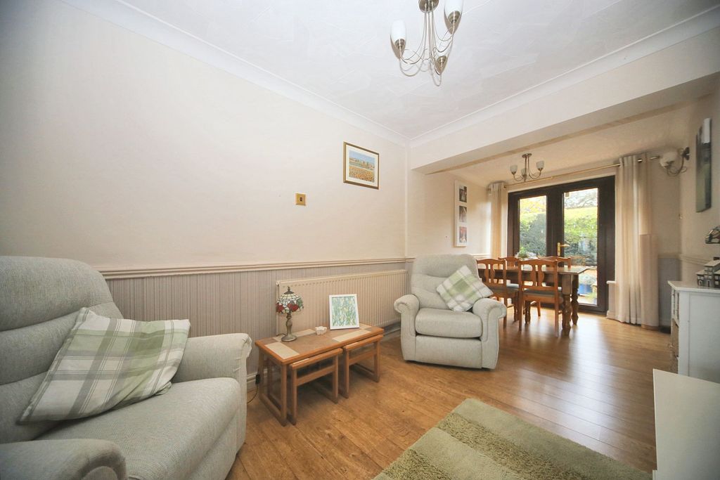 Property photo 3 of 27